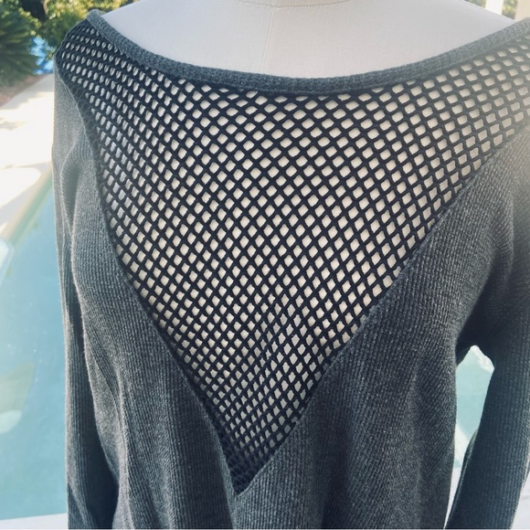 Sexy LF EMMA & SAM v neck mesh oversized sweater. - Picture 10 of 12